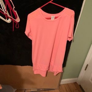 A short sleeve shirt